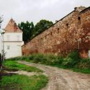 Jarosław. Zespół opactwa benedyktynek. Mury z bramą.